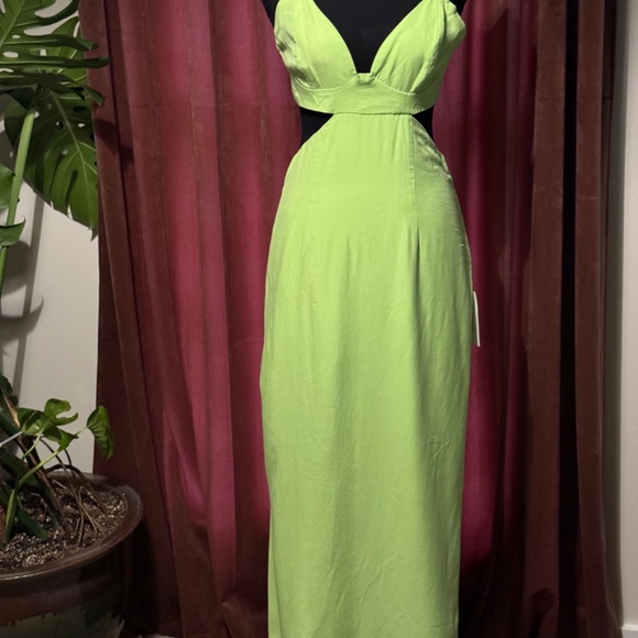 Bardot Cut Out Slit Midi Dress in Lime - Picture 4 of 8